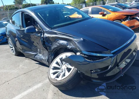 2026 Tesla Model Y Long Range Dual Motor All-Wheel Drive/Long Range Launch Series from USA, damaged, VIN 7SAYGDEE4TF335586